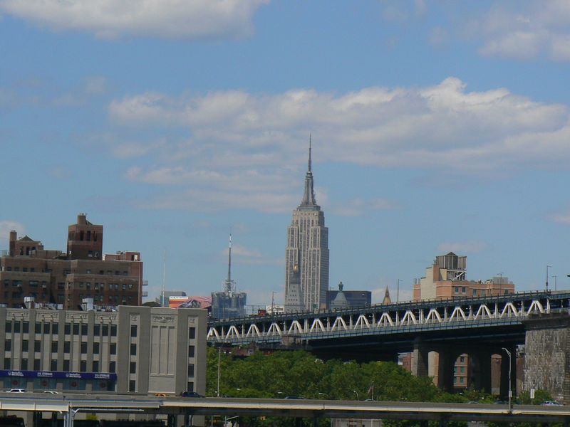Empire State Building: Empire State Building vu du Brooklyn Bridge